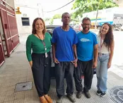 Raquel Castelpoggi, à esquerda, e Amanda Loiola, à direita, acompanharam a separação e envio do material