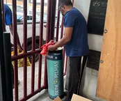 Registro da entrega do material recolhido em 31/01/2025. Foram 98 quilos ao todo
